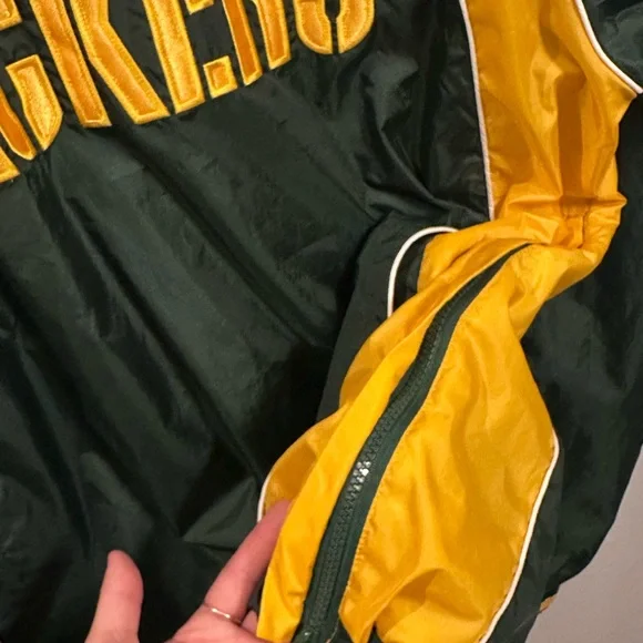 NFL Green Bay Packers Green & Gold Pullover Windbreaker Jacket | Size Medium - Picture 4 of 5